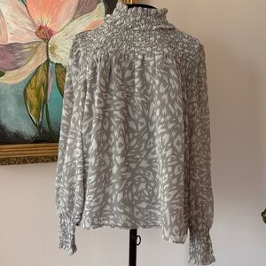 Ann Taylor Light Gray Patterned Blouse
